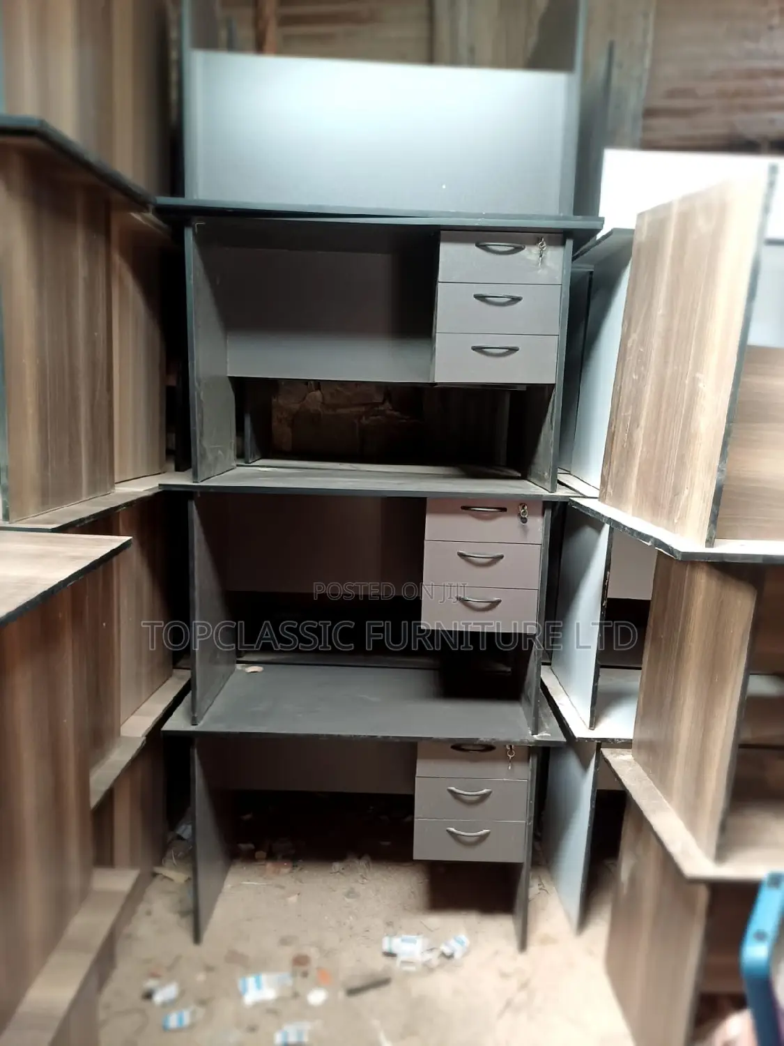 QUALITY OFFICE DESKS Available (Payment on Delivery)