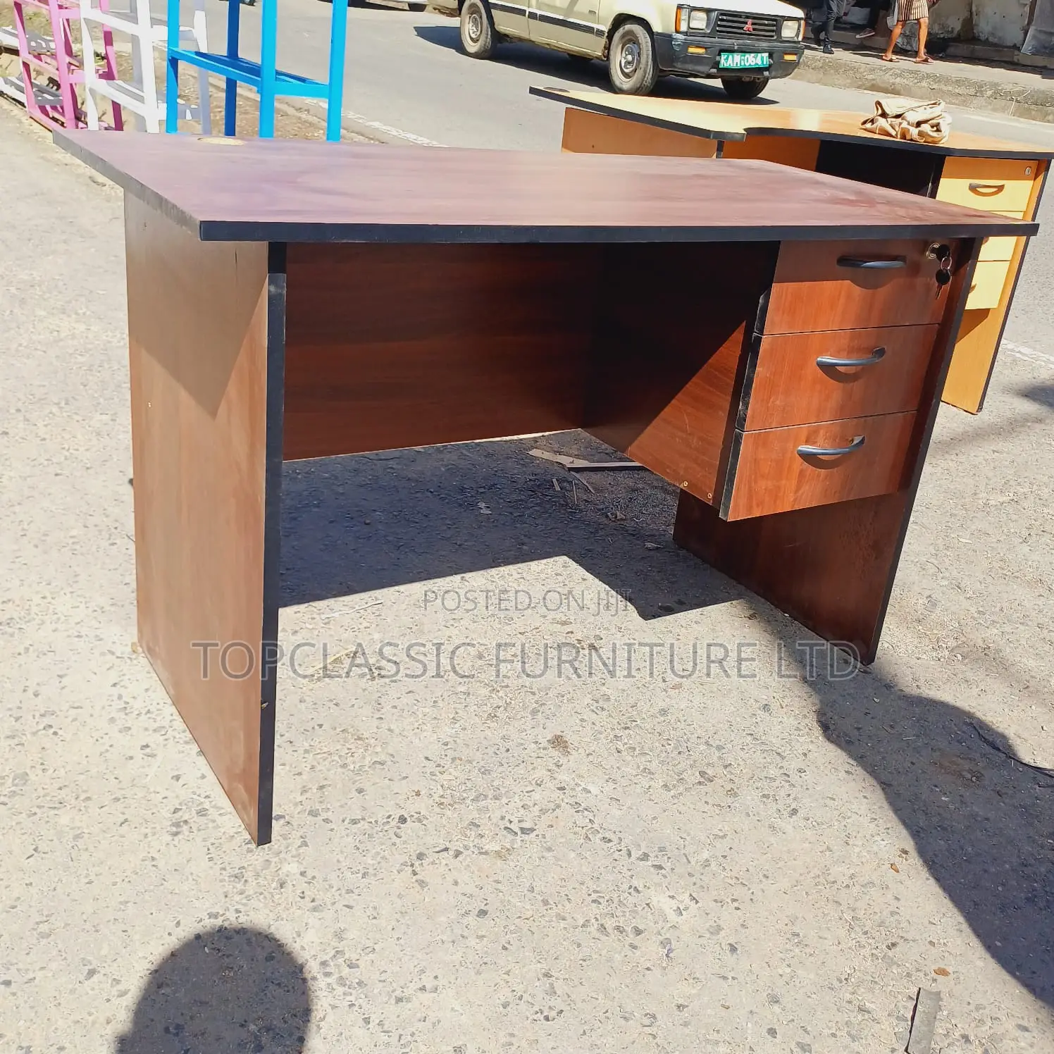 QUALITY OFFICE DESKS Available (Payment on Delivery)