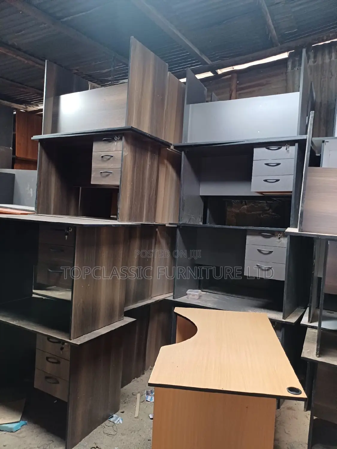 QUALITY OFFICE DESKS Available (Payment on Delivery)