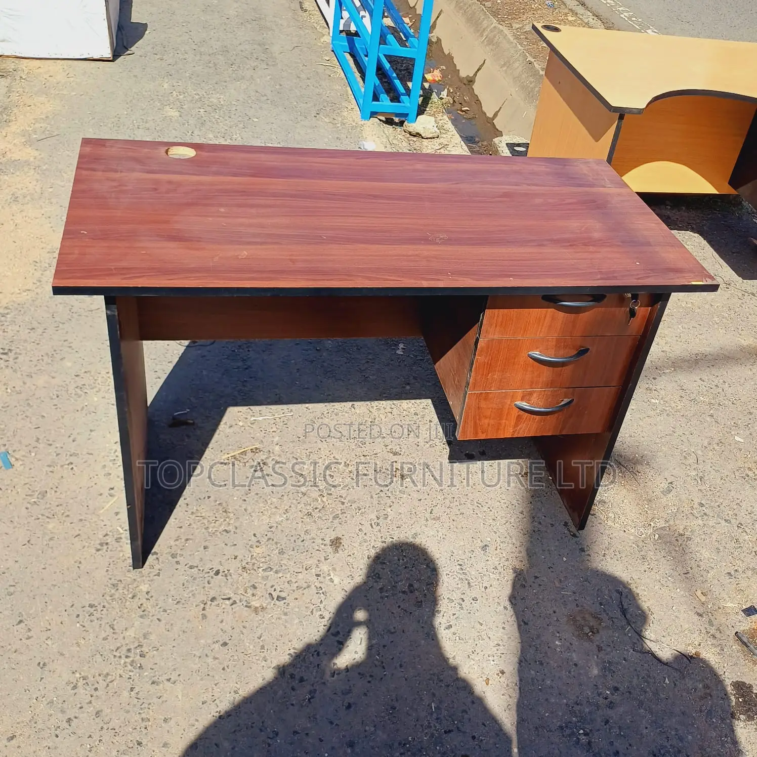 QUALITY OFFICE DESKS Available (Payment on Delivery)