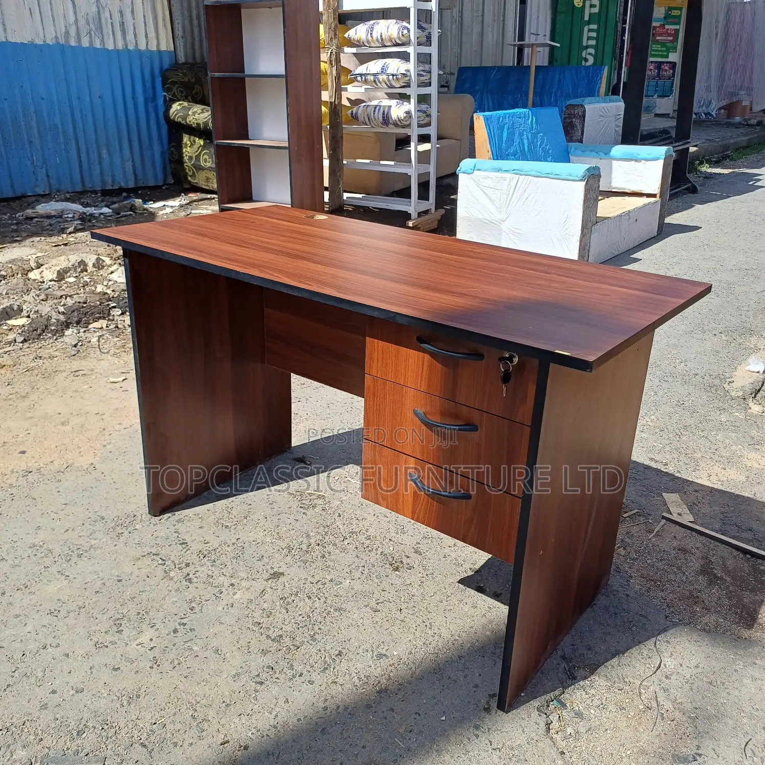 QUALITY OFFICE DESKS Available (Payment on Delivery)