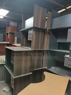QUALITY OFFICE DESKS Available (Payment on Delivery)