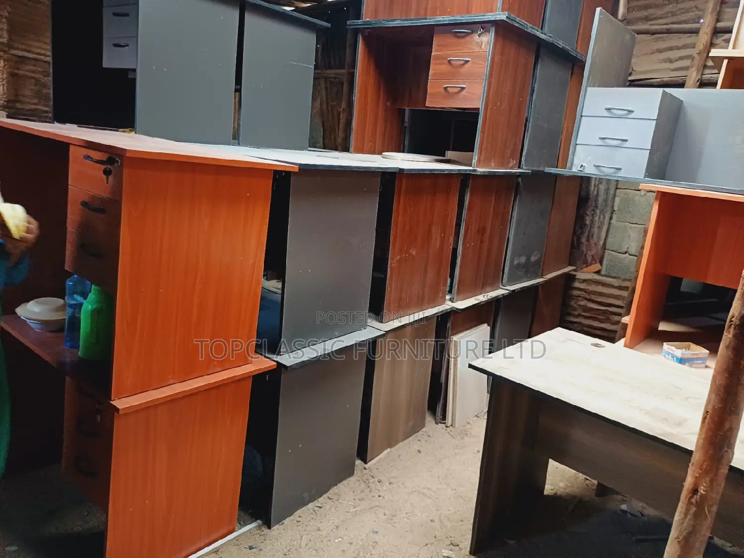 QUALITY OFFICE DESKS Available (Payment on Delivery)