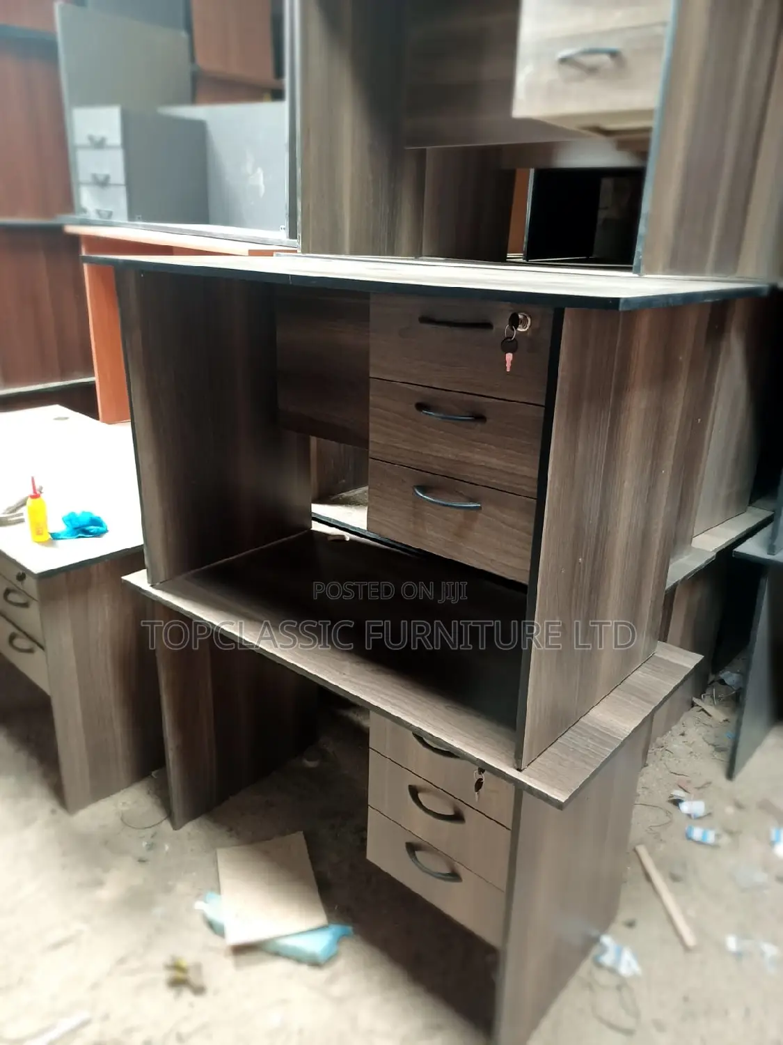 QUALITY OFFICE DESKS Available (Payment on Delivery)