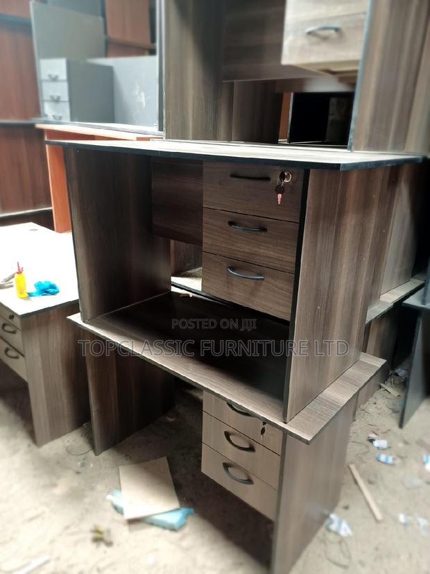 QUALITY OFFICE DESKS Available (Payment on Delivery)
