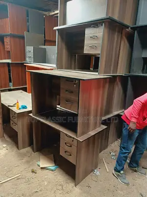 QUALITY OFFICE DESKS Available (Payment on Delivery)