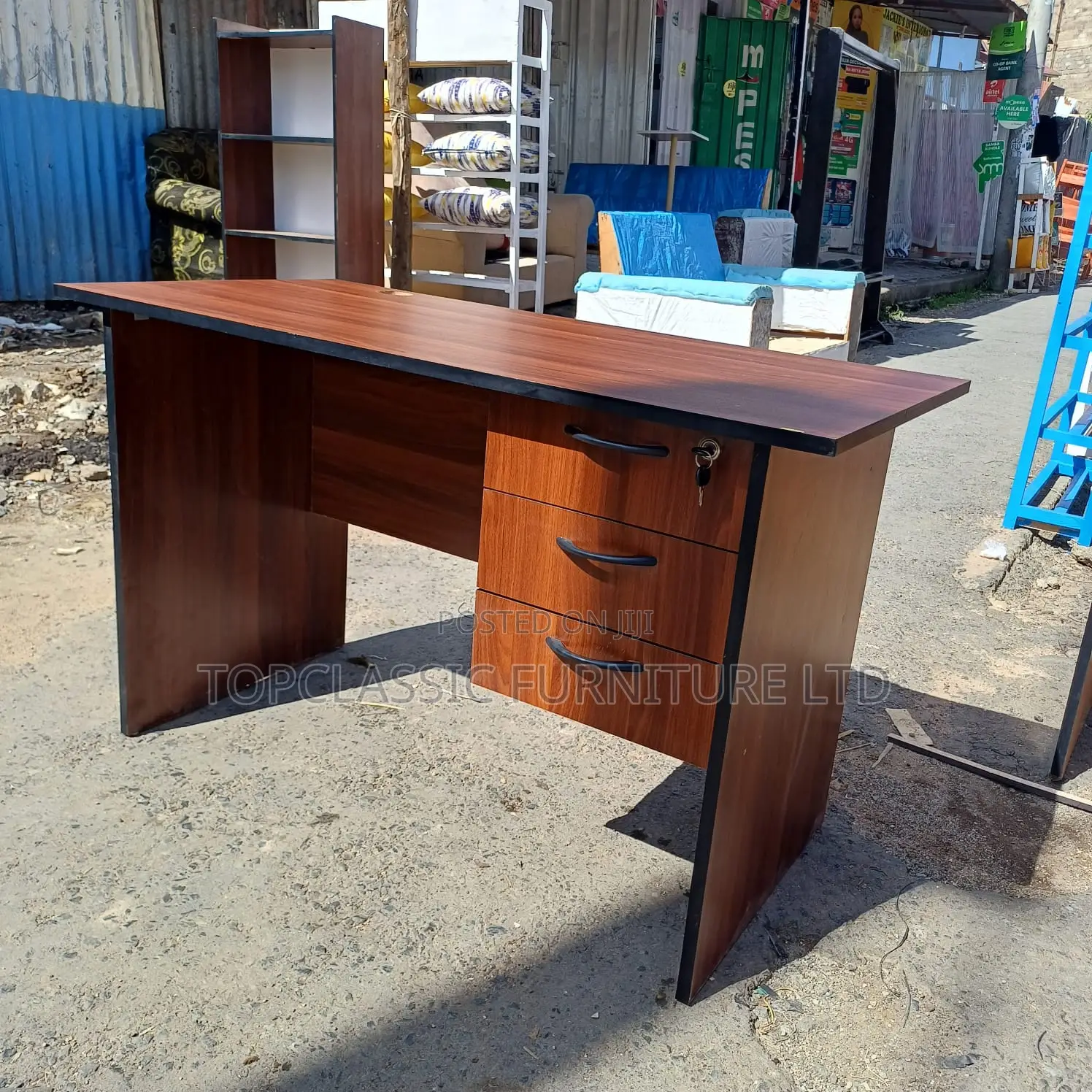 QUALITY OFFICE DESKS Available (Payment on Delivery)