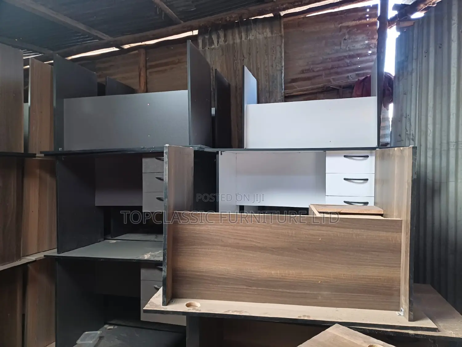 QUALITY OFFICE DESKS Available (Payment on Delivery)