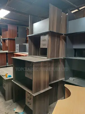 QUALITY OFFICE DESKS Available (Payment on Delivery)