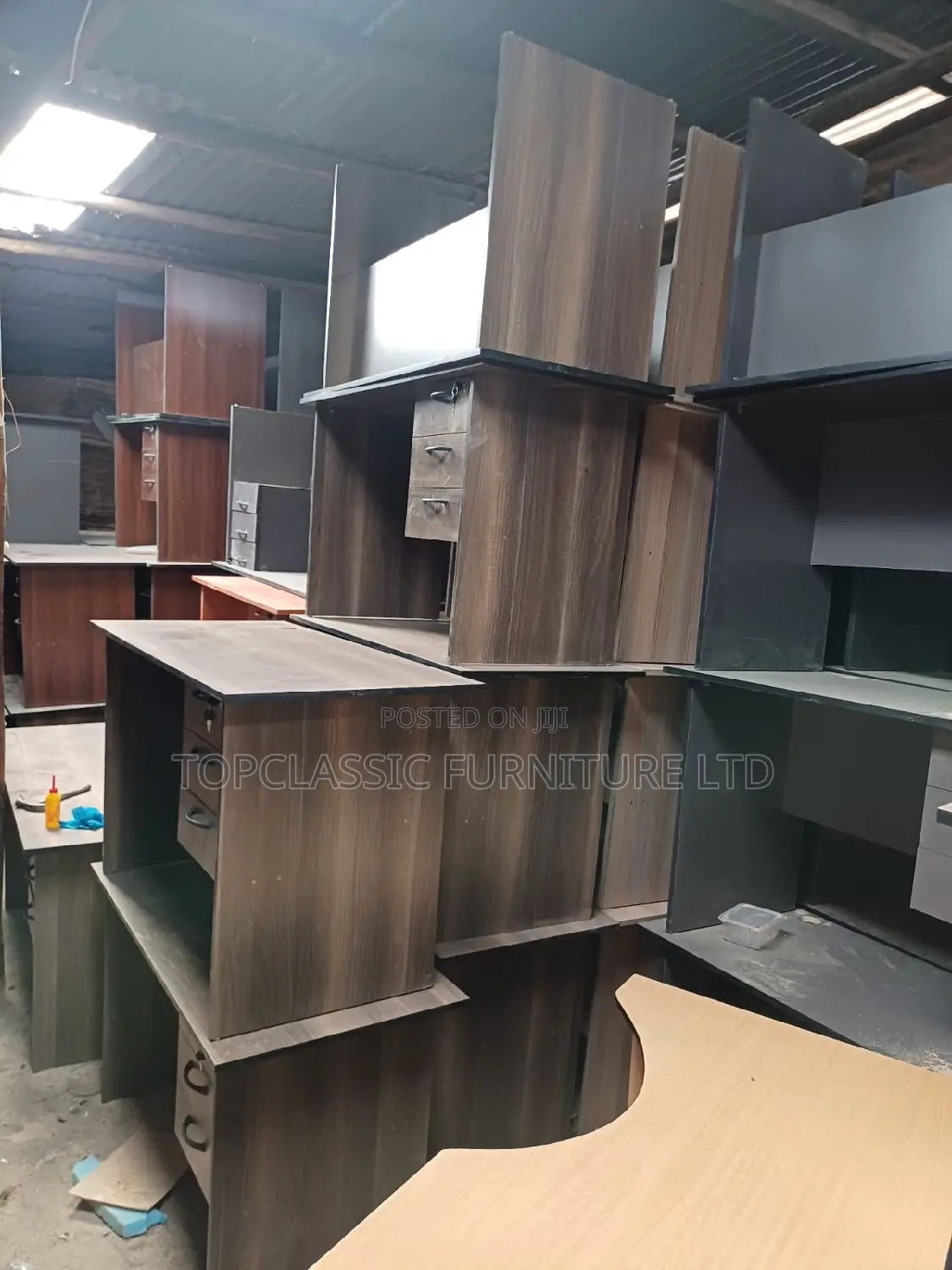 QUALITY OFFICE DESKS Available (Payment on Delivery)