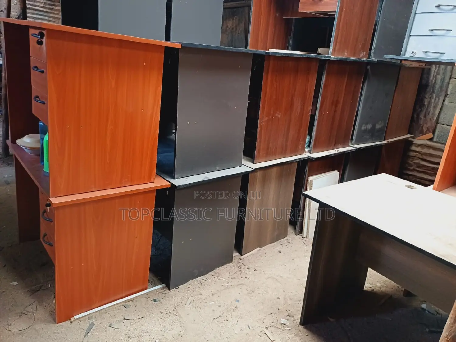 QUALITY OFFICE DESKS Available (Payment on Delivery)
