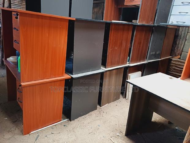 QUALITY OFFICE DESKS Available (Payment on Delivery)