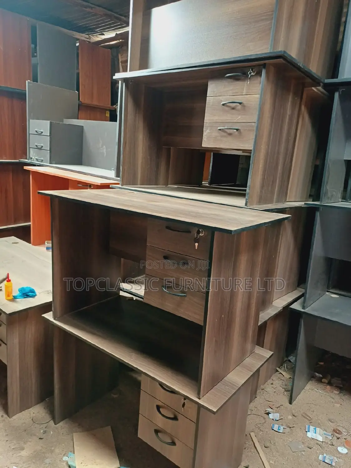 QUALITY OFFICE DESKS Available (Payment on Delivery)