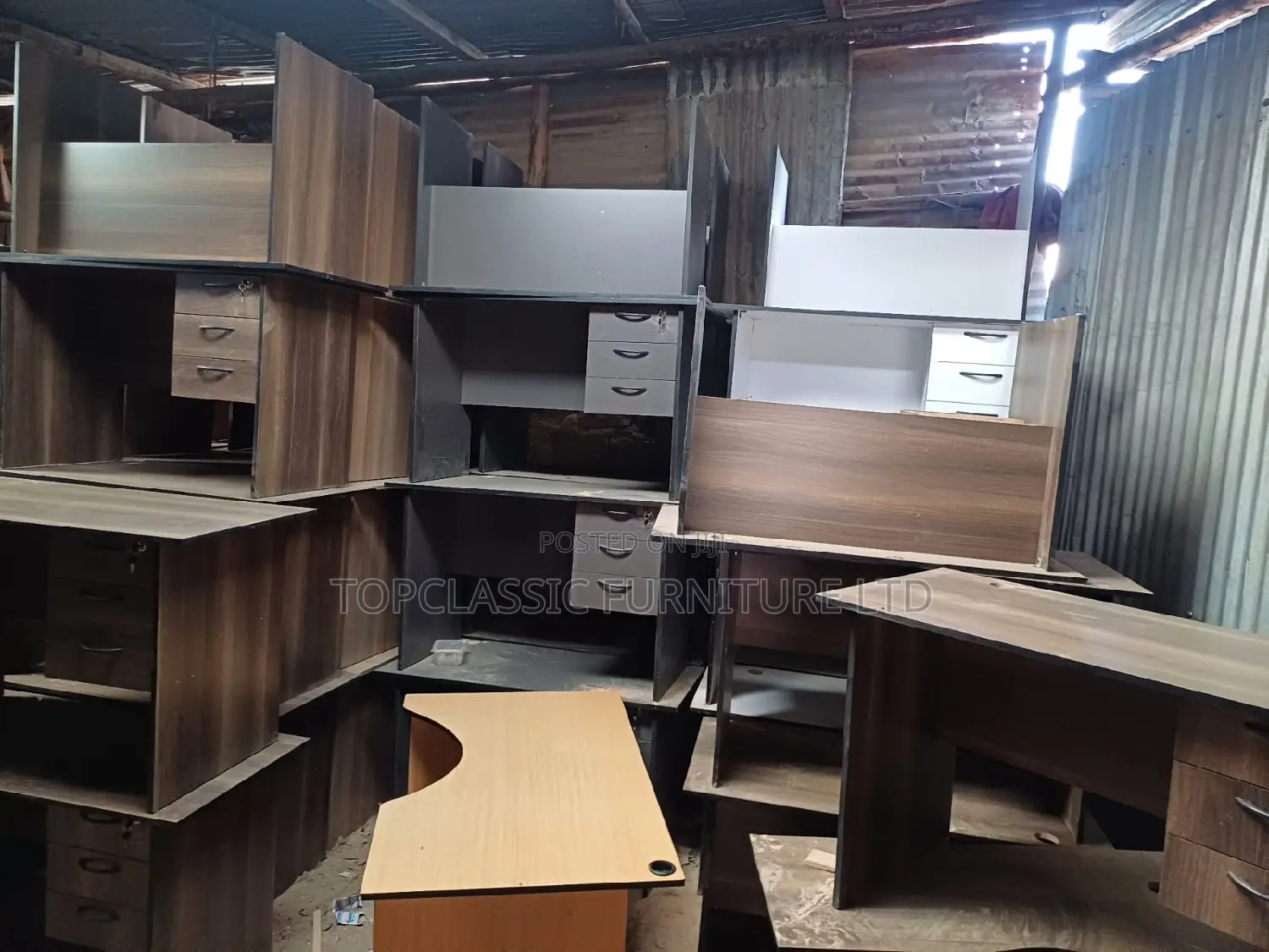 QUALITY OFFICE DESKS Available (Payment on Delivery)