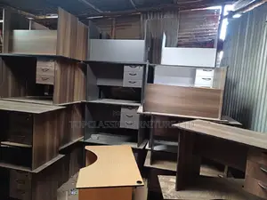 QUALITY OFFICE DESKS Available (Payment on Delivery)