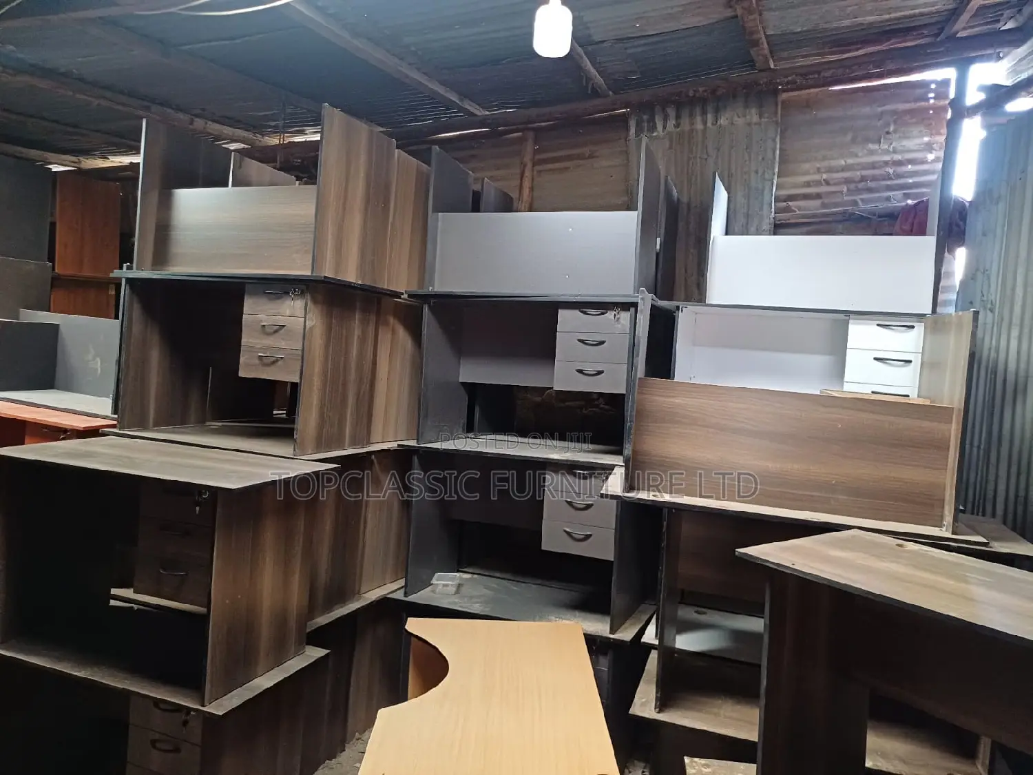 QUALITY OFFICE DESKS Available (Payment on Delivery)