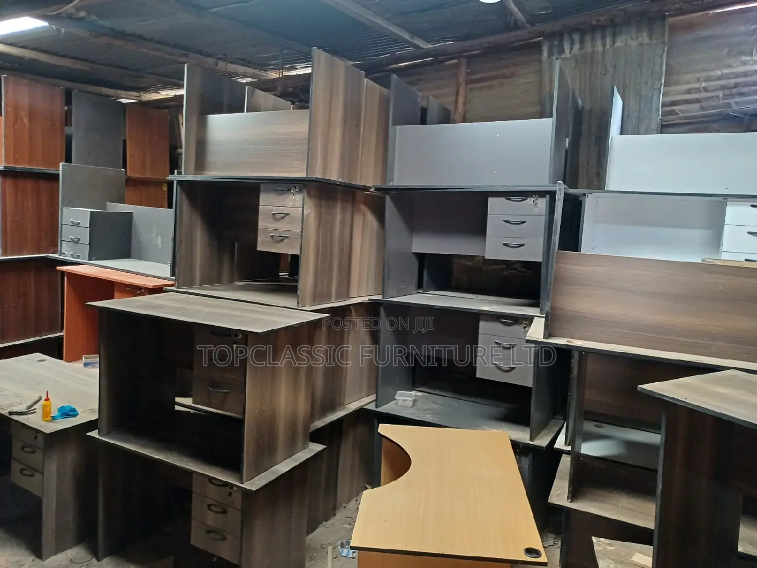 QUALITY OFFICE DESKS Available (Payment on Delivery)