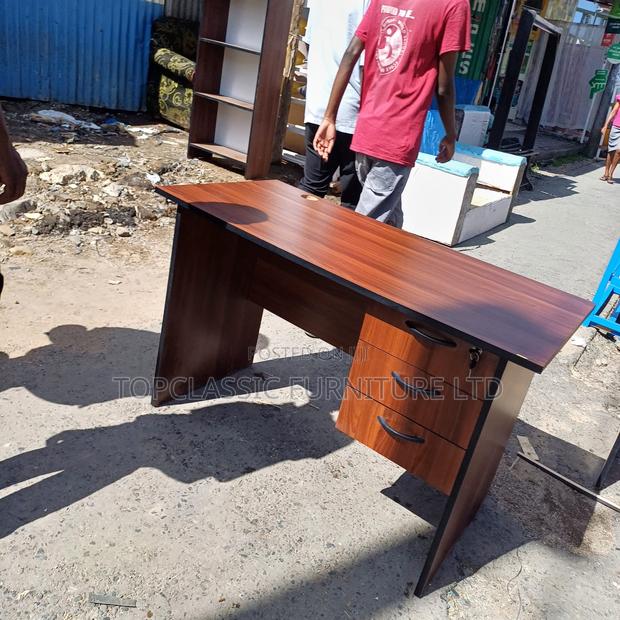 QUALITY OFFICE DESKS Available (Payment on Delivery)