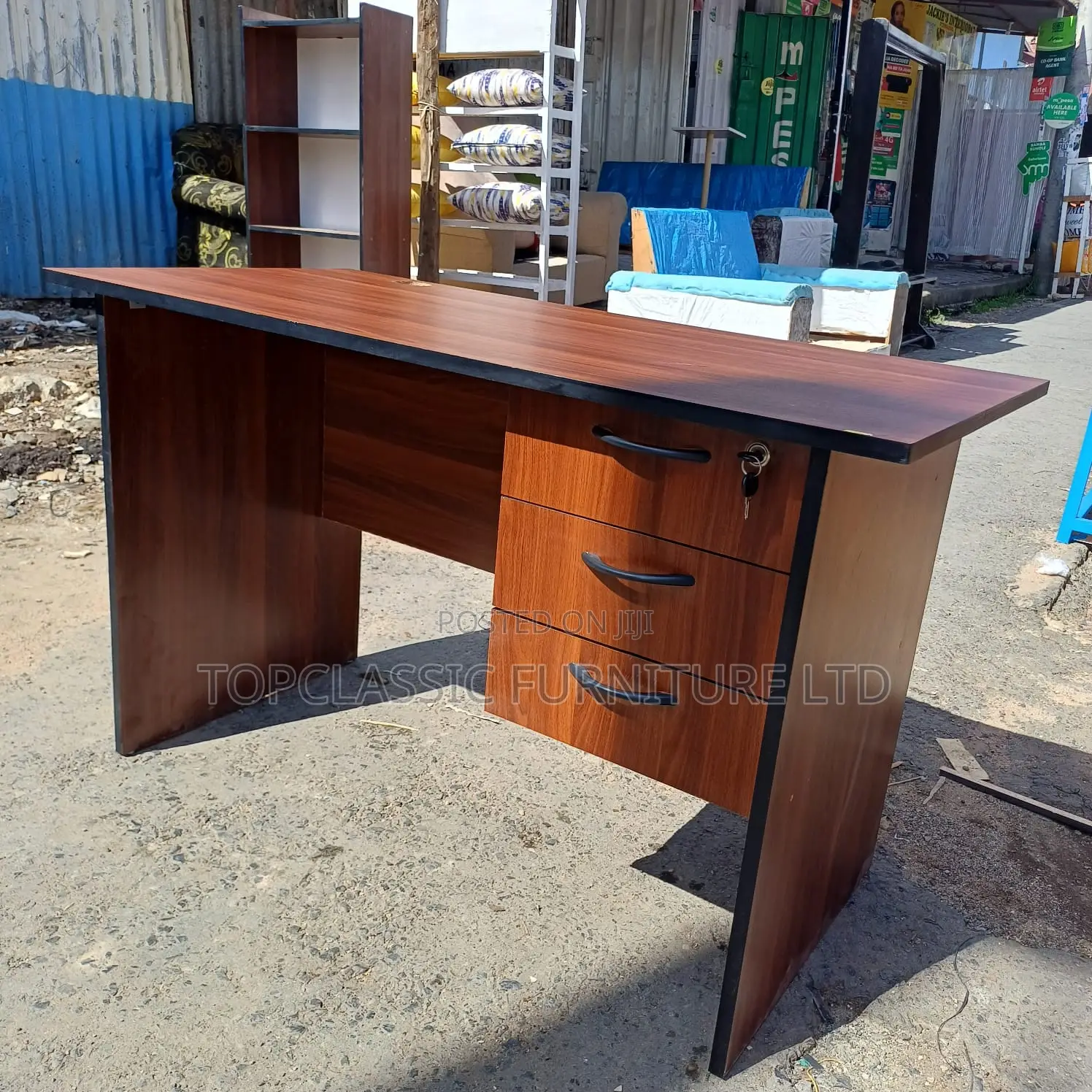 QUALITY OFFICE DESKS Available (Payment on Delivery)