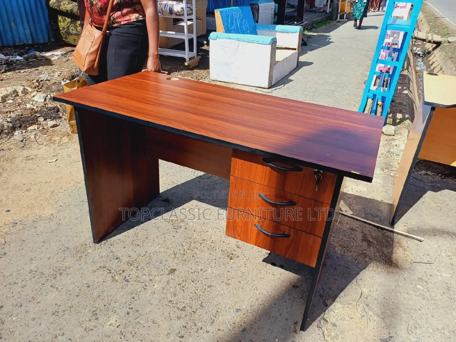 QUALITY OFFICE DESKS Available (Payment on Delivery)