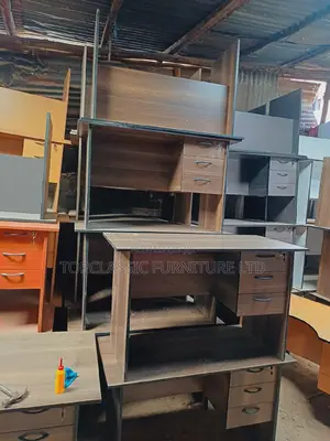 QUALITY OFFICE DESKS Available (Payment on Delivery)