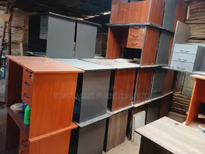 QUALITY OFFICE DESKS Available (Payment on Delivery)