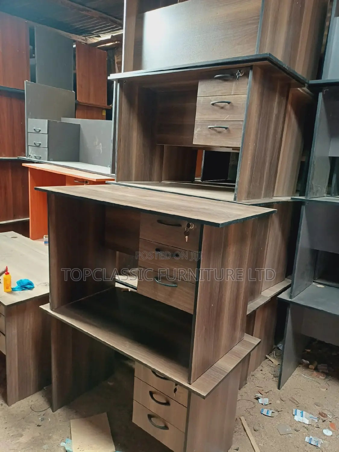 QUALITY OFFICE DESKS Available (Payment on Delivery)