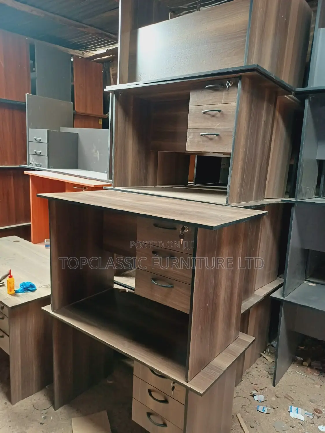 QUALITY OFFICE DESKS Available (Payment on Delivery)