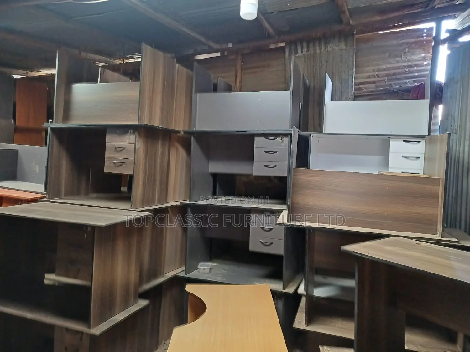 QUALITY OFFICE DESKS Available (Payment on Delivery)