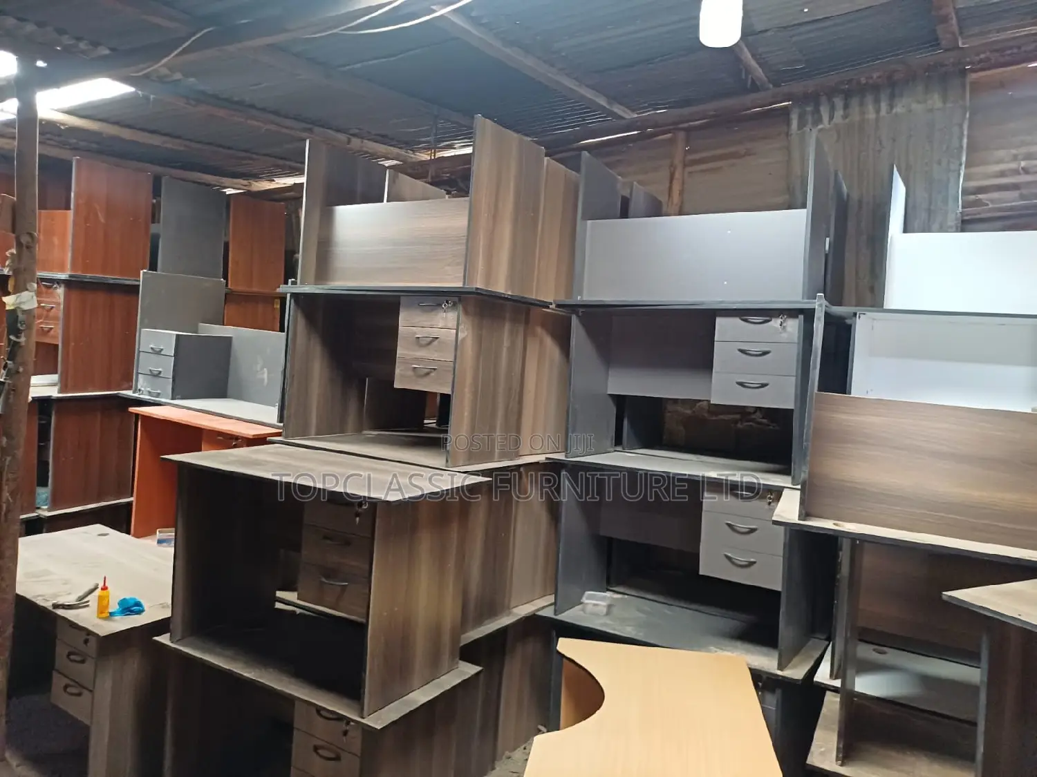 QUALITY OFFICE DESKS Available (Payment on Delivery)