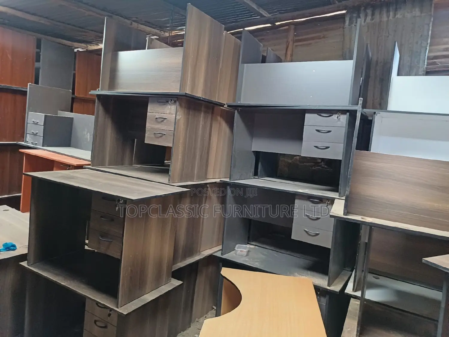 QUALITY OFFICE DESKS Available (Payment on Delivery)