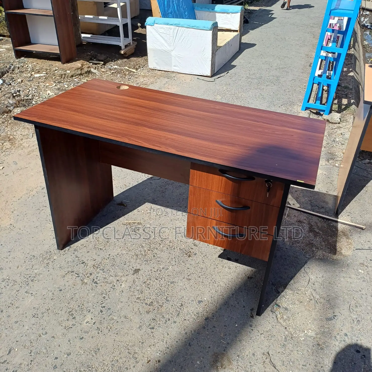 QUALITY OFFICE DESKS Available (Payment on Delivery)