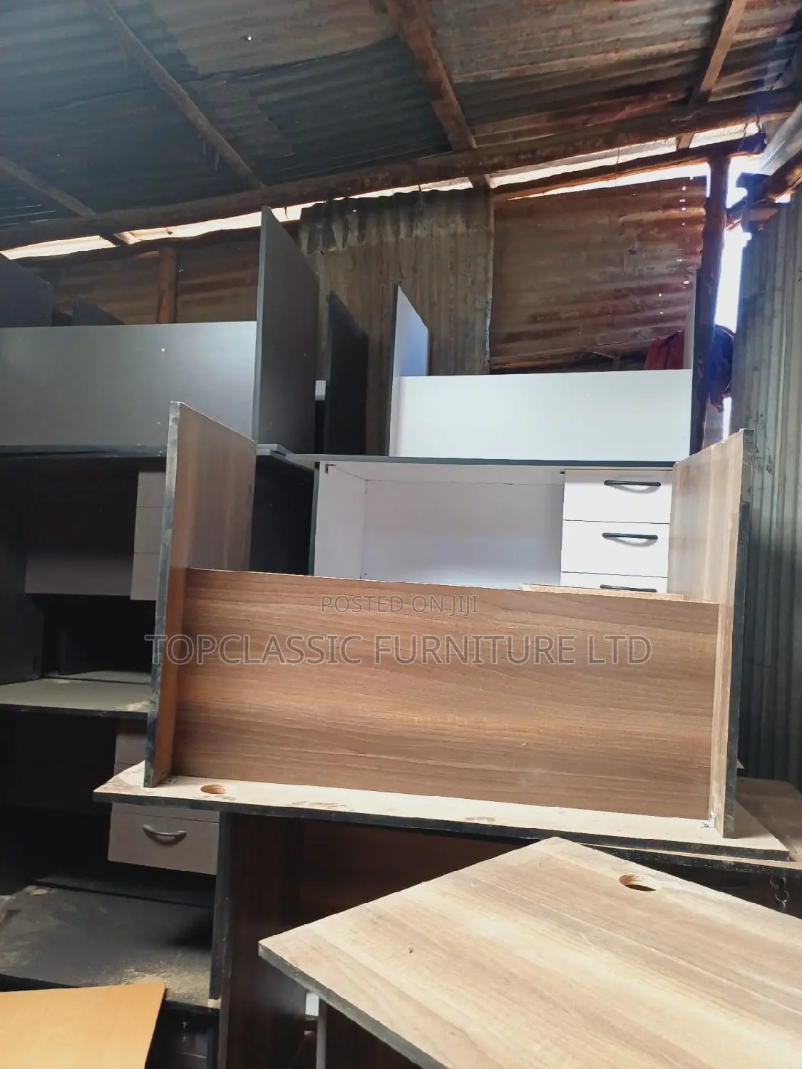 QUALITY OFFICE DESKS Available (Payment on Delivery)