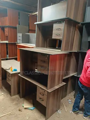 QUALITY OFFICE DESKS Available (Payment on Delivery)