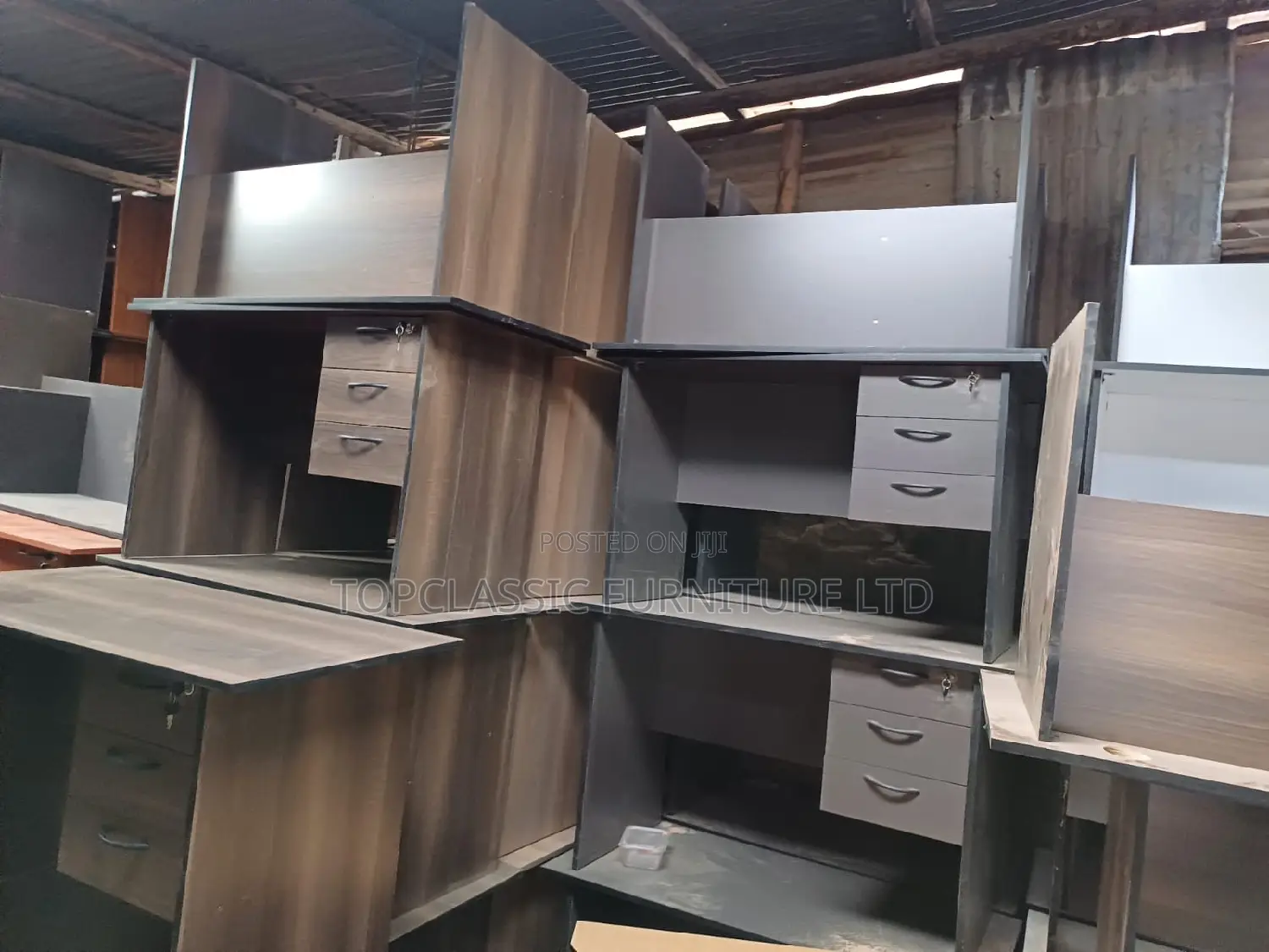 QUALITY OFFICE DESKS Available (Payment on Delivery)