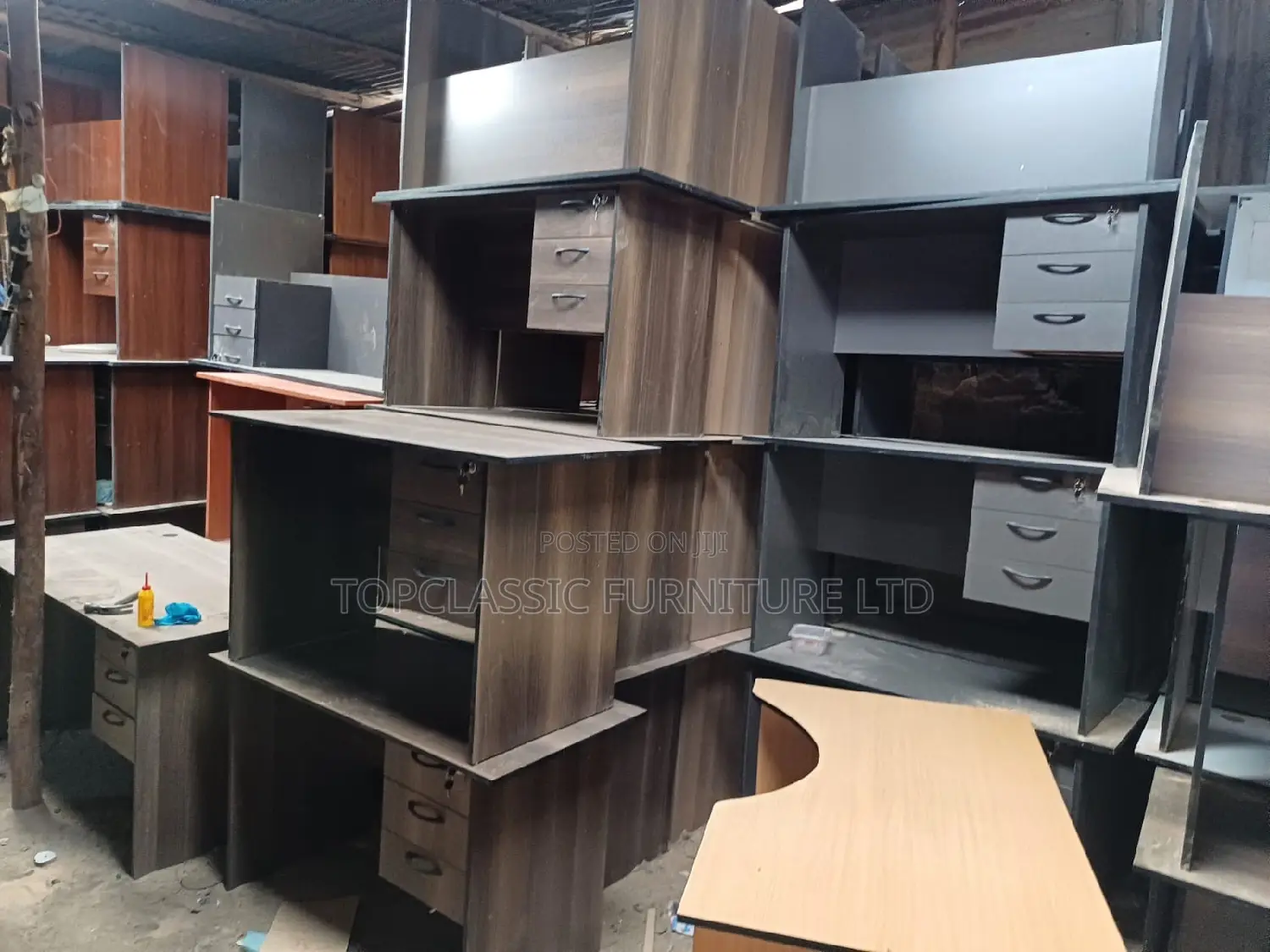 QUALITY OFFICE DESKS Available (Payment on Delivery)