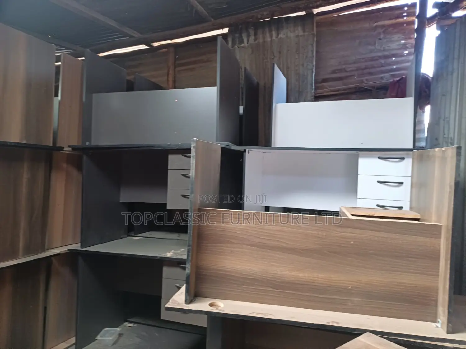QUALITY OFFICE DESKS Available (Payment on Delivery)