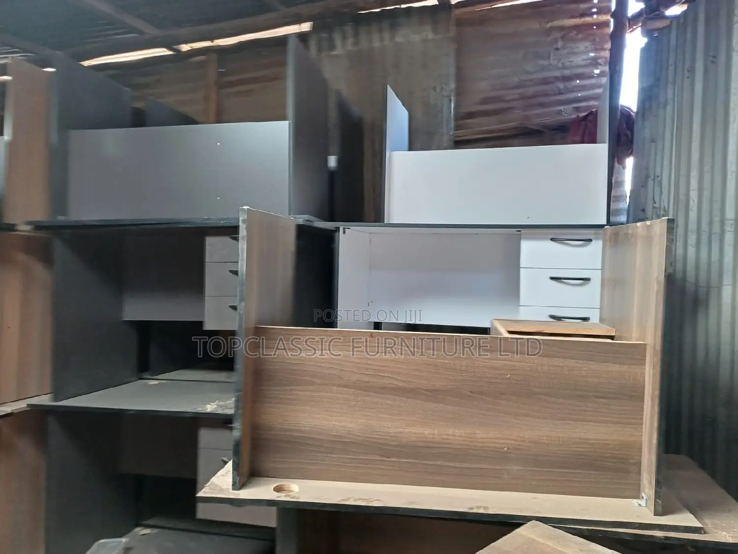 QUALITY OFFICE DESKS Available (Payment on Delivery)