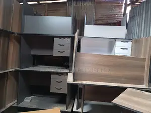 QUALITY OFFICE DESKS Available (Payment on Delivery)
