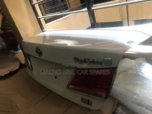 Toyota Crown Royal 2015 Boot