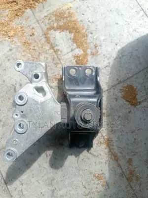 Engine Mounting Nissan Serena