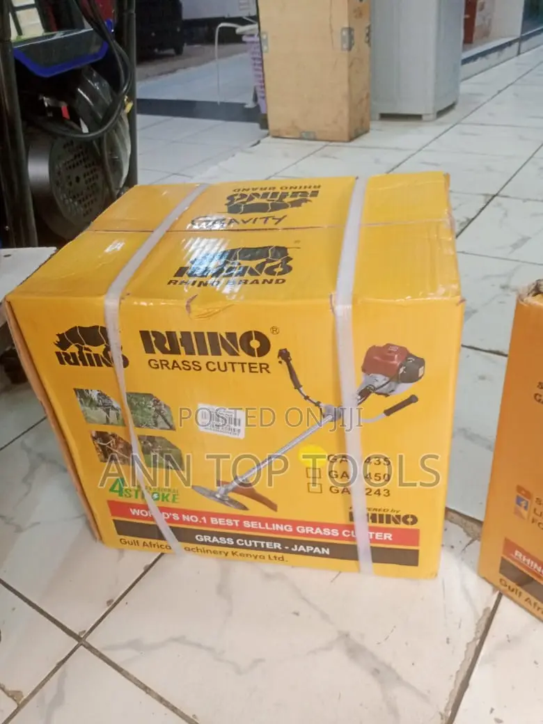 4 Stroke Rhino Brush Cutter With 8 Blades