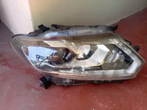 Nissan X-Trail NT-32 Original Xenon Headlight Assembly