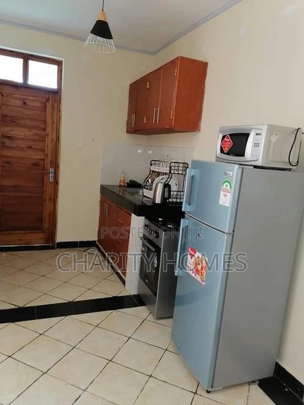 Airbnb One Bedroom Apartment - thumbnail 3