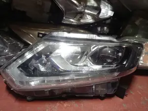 Nissan X-Trail NT-32 Left Xenon Headlight Assembly