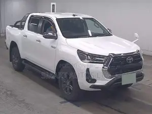 New Toyota Hilux 2023 Pearl