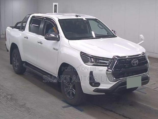 New Toyota Hilux 2023 Pearl
