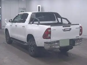 New Toyota Hilux 2023 Pearl