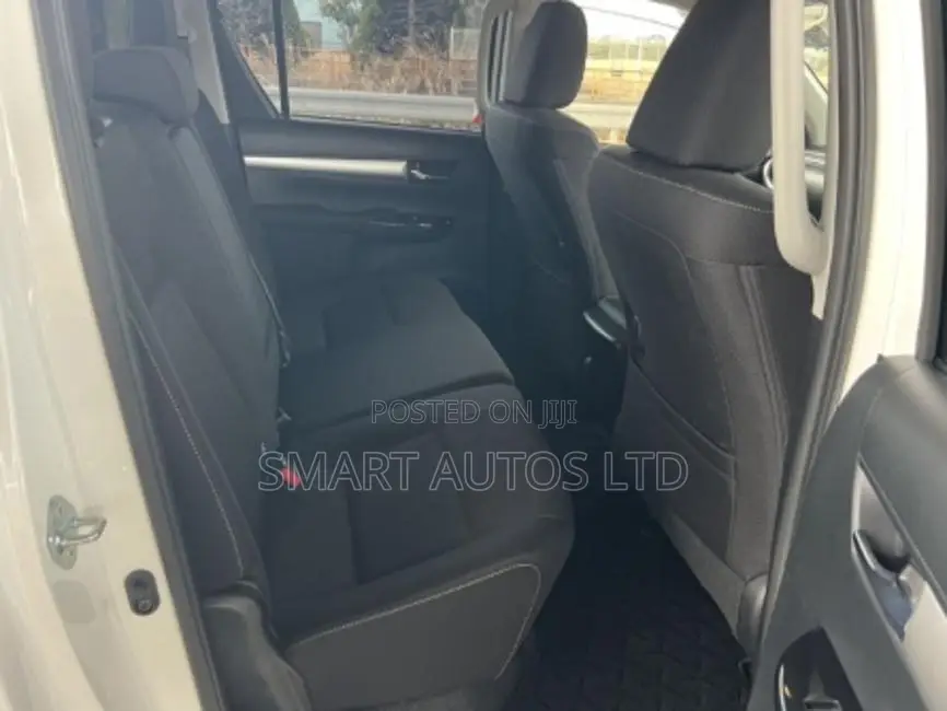 New Toyota Hilux 2023 Pearl