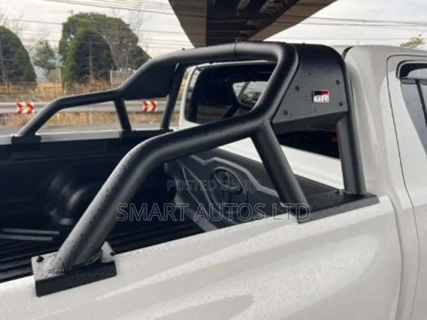 New Toyota Hilux 2023 Pearl